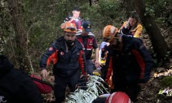 Uçurumdan düşen kazazedeyi ekipler kurtardı
