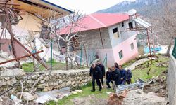 Vali Toros, heyelan bölgesinde incelemelerde bulundu