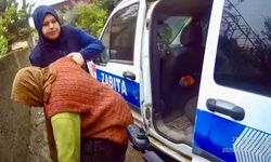 Yağışta evine dönmekte zorlanan engelli kadının yardımına zabıta ekipleri koştu