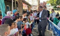 Yumurtalık'ta çocuklar için renkli kutlama