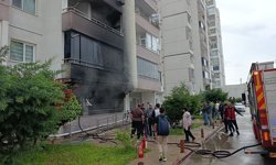 Adana'da 14 katlı apartmanda yangın