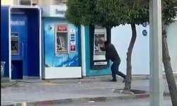 Adana'da ATM'ye taşlı saldırı kamerada