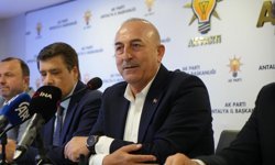 AK Parti'ye geçen 5 meclis üyesine rozetleri takıldı