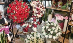 Anneye saksı çiçeği, eşlere buket