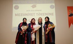 AÜ'de mezuniyet coşkusu ilahiyat fakültesi ile başladı
