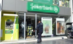 Bankanın sistem odasındaki duman korkuttu