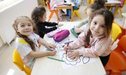 Başkan Vekili Özdemir, çocuklarla kreşte buluştu
