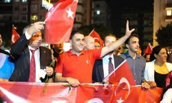 Çukurova'da 19 Mayıs coşkusu meşale yürüyüşü ve Simge konseri