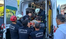 Dairenin asma tavanı çöktü: 2 yaralı