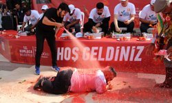 En fazla acı biberi yemek için yarıştılar