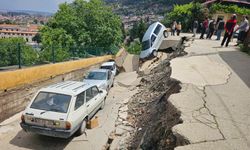 Hatay'da Asi Nehri taştı, sağanakta köprü ve yollar ile bir ev çöktü; 2 ölü, 3 yaralı (2)