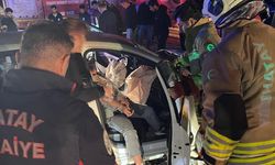 Hatay'da otomobiller çarpıştı: 2'si çocuk 6 yaralı