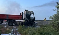 Hatay'da TIR yandı