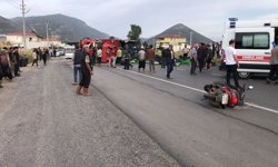 Kamyonla motosiklet çarpıştı: 3 yaralı