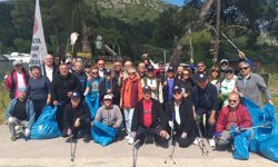 Karavan tutkunlarından Olimpos'ta çevre temizliği