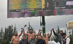 Kemer Belediyesi güreşçileri kürsüye çıktı