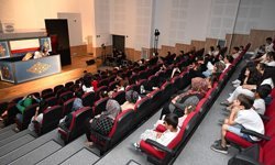 Mersin Büyükşehir, çocukları 'Hayal Dünyası'nın rengarenk sahnesinde buluşturdu