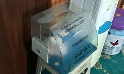 Sadaka kutusundaki paraları çalıp kaçtı