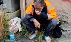 Sokakta evsizi yumruklayan çocuğa ev hapsi cezası