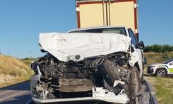 TIR'la çarpışan otomobildeki anne ve kızı öldü, baba ağır yaralı