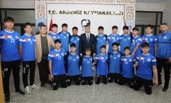 Türkiye şampiyonasına gidecek gençlerden Şener'e ziyaret