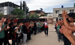Türkiye şampiyonu, okulunda davul zurna ile karşılandı