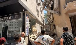 Ağır hasarlı binanın yıkımı sağlam binaya zarar verdi