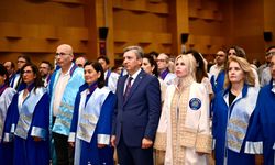 Akdeniz Üniversitesi Tıp Fakültesi'nde mezuniyet heyecanı