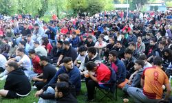Burdur'da milli maçı dev ekranlarda izlediler