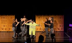 Büyükşehir'in tiyatro kurslarında perde kursiyerler için açıldı
