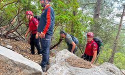 Dağda kaybolan 2 arkadaş, 10 saatlik operasyonla bulunup, kurtarıldı