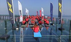 Deniz üstünde yoga