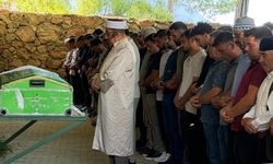 Denizli'deki otobüs kazasında hayatını kaybeden 2 kişi Antalya'da defnedildi (2)