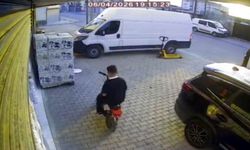 Elektrikli motosikletli çocuğun ağır yaralandığı kaza kamerada