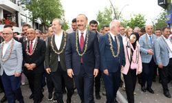 Isparta'da renkli festival korteji