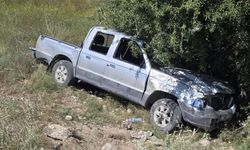 Kamyonet dereye uçtu: 2 yaralı
