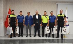 LGS'de örnek davranış sergileyen polislere ödül