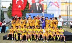 Miniklerin futbol şenliğinde kupalar sahiplerini buldu