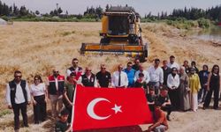 Öğrenciler buğday hasat etti