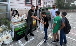 Osmaniye'de karne töreninde öğrencilere fidan dağıtıldı