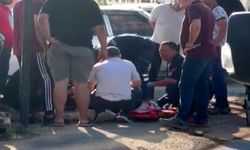 Otomobil ile motosikletin çarpıştığı kaza güvenlik kamerasında