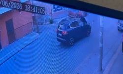 Otomobil ile motosikletin çarpıştığı kaza kamerada: 1 yaralı