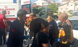 Otomobiller çarpıştı; 1'i çocuk 3 yaralı