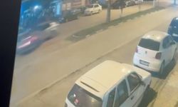 Otomobillerin çarpıştığı kaza kamerada