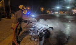 Park halindeki elektrikli bisiklet yandı