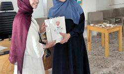Umre ödüllü bilgi yarışmasında dereceye giren öğrencilere ödül