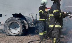 Yanan traktörden sıçrayan kıvılcım saman balyalarını kül etti