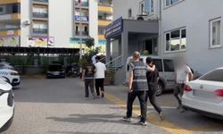 Yaraladıkları kişinin altın zinciri ile parasını gasbeden şüpheliler yakalanıp, tutuklandı