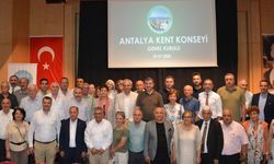 Antalya Kent Konseyi'nde Semanur Kurt güven tazeledi