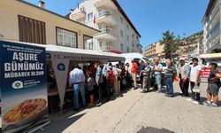 Büyükşehir Belediyesi aşure ikramına devam ediyor